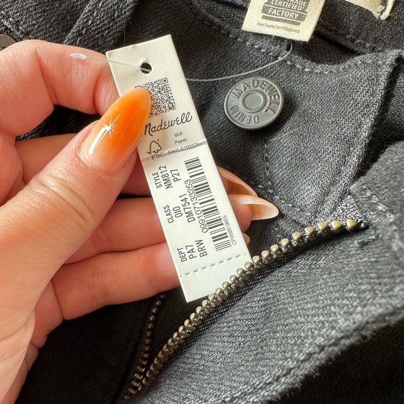 Petite kick out crop jean - Picture 6 of 6